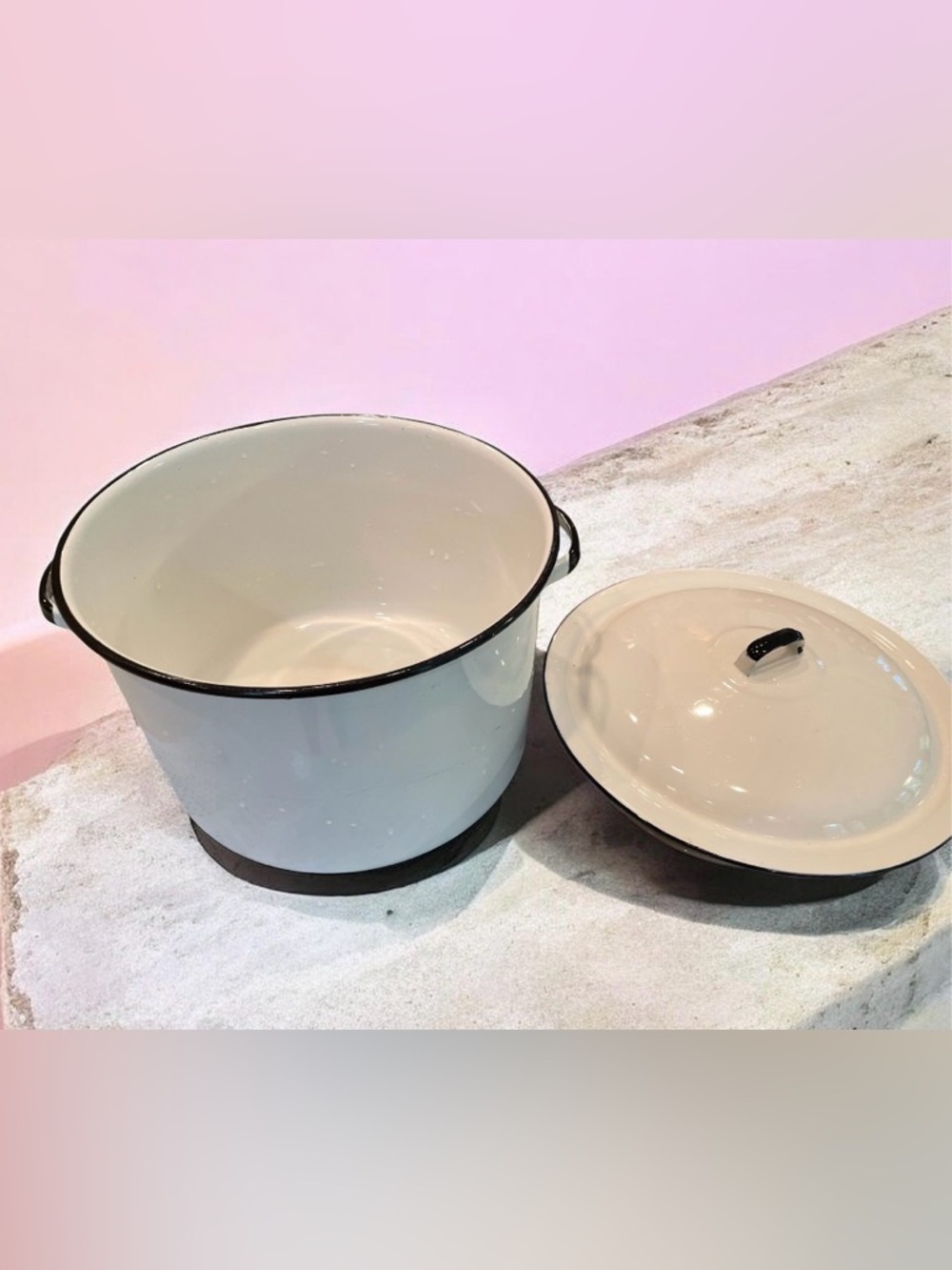 Vintage White Enamelware Stock Pot with Lid 11 QT Black Trim Lakehouse Boho